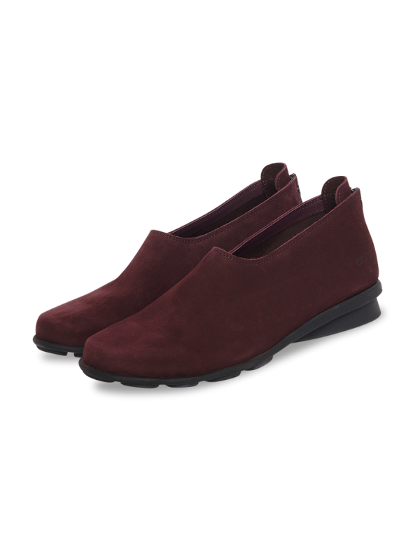Denako slip on