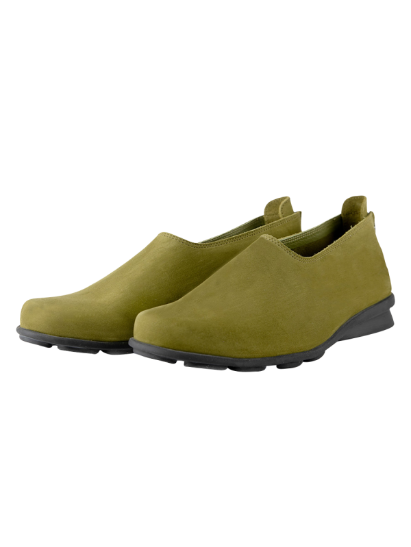 Denako slip on