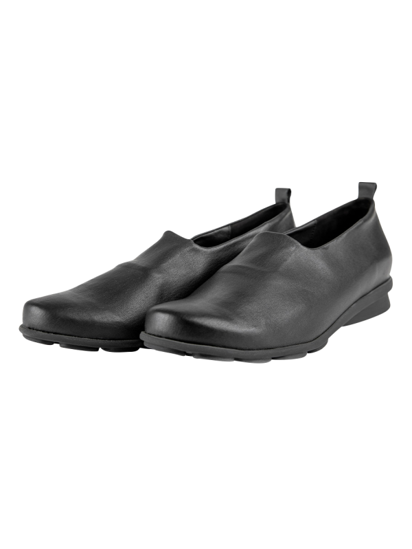 Delamo slip on